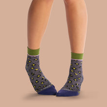 Load image into Gallery viewer, Women's Lightweight Sparkle Leopard Quarter Socks
