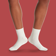 Load image into Gallery viewer, Women's Lightweight Sparkle Ribbed Quarter Sock 4-Pack