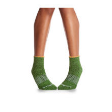 Load image into Gallery viewer, Sesame Street Fuzzy Oscar the Grouch Socks