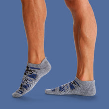 Load image into Gallery viewer, Men&#39;s Camo Ankle Socks
