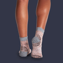 Load image into Gallery viewer, Women&#39;s Hiking Quarter Socks

