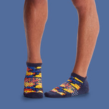 Load image into Gallery viewer, Men&#39;s Camo Ankle Socks
