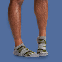 Load image into Gallery viewer, Men&#39;s Camo Ankle Socks
