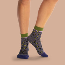 Load image into Gallery viewer, Women&#39;s Lightweight Sparkle Leopard Quarter Socks
