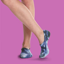 Load image into Gallery viewer, Women&#39;s Lightweight Tie Dye No Show Socks
