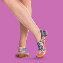 Load image into Gallery viewer, Women&#39;s Lightweight Tie Dye No Show Socks
