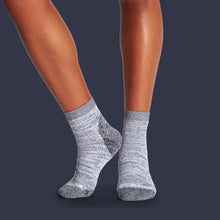 Load image into Gallery viewer, Women&#39;s Hiking Quarter Socks
